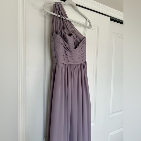 Beautiful long lavender gown. One shoulder style with flattering ruching. - Picture 6 of 13